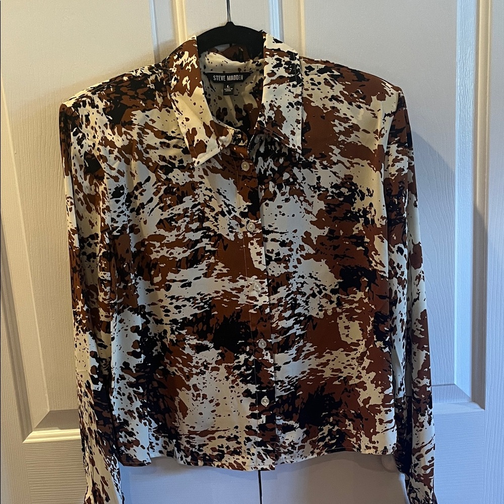Steve Madden Abstract Brown and Black Cropped Button Down